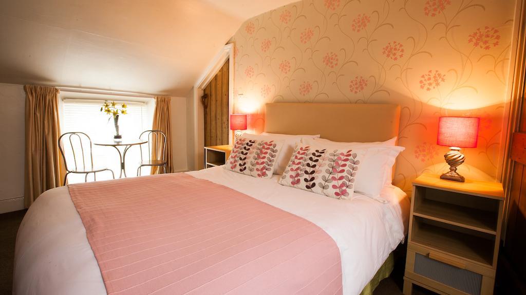 Hollybush Inn Greenhaugh Номер фото