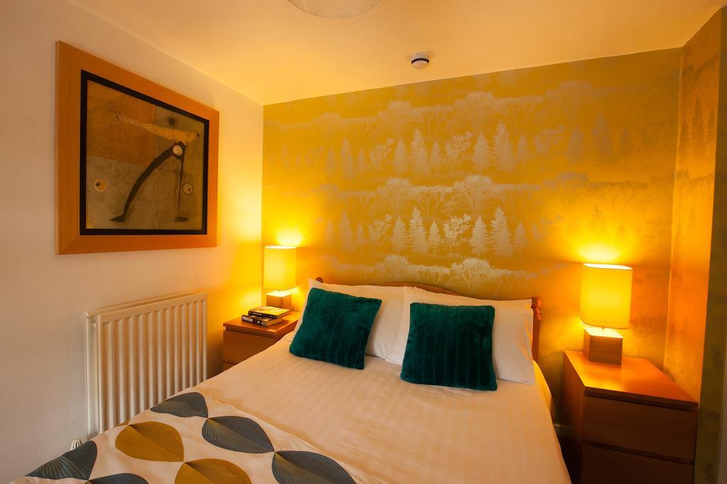 Hollybush Inn Greenhaugh Номер фото